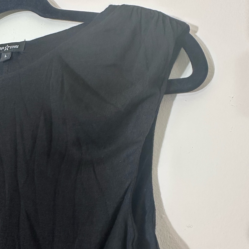 Area stars One sleeve Black Jacqui Crop top size L NWT - Picture 7 of 8